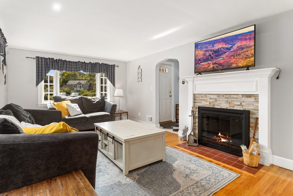 2 Brimbal Avenue Beverly, MA 01915 - Photo 6 of 27