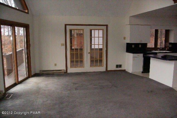1234 Salisbury Road Bushkill, PA 18324 - Photo 3 of 16 Dining area