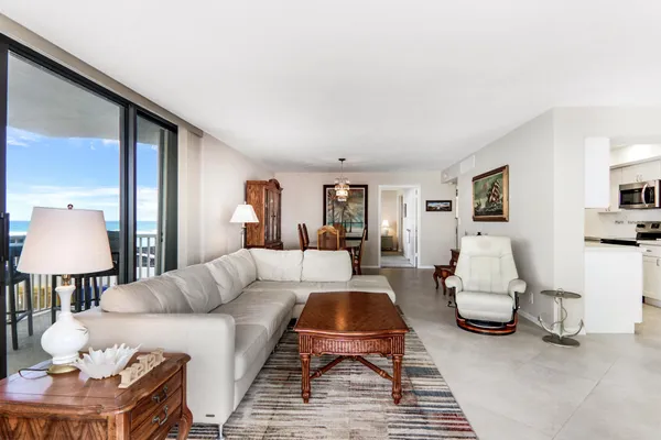 $3,300 | 5480 North Ocean Drive, Unit A1D, Singer Island, FL 33404