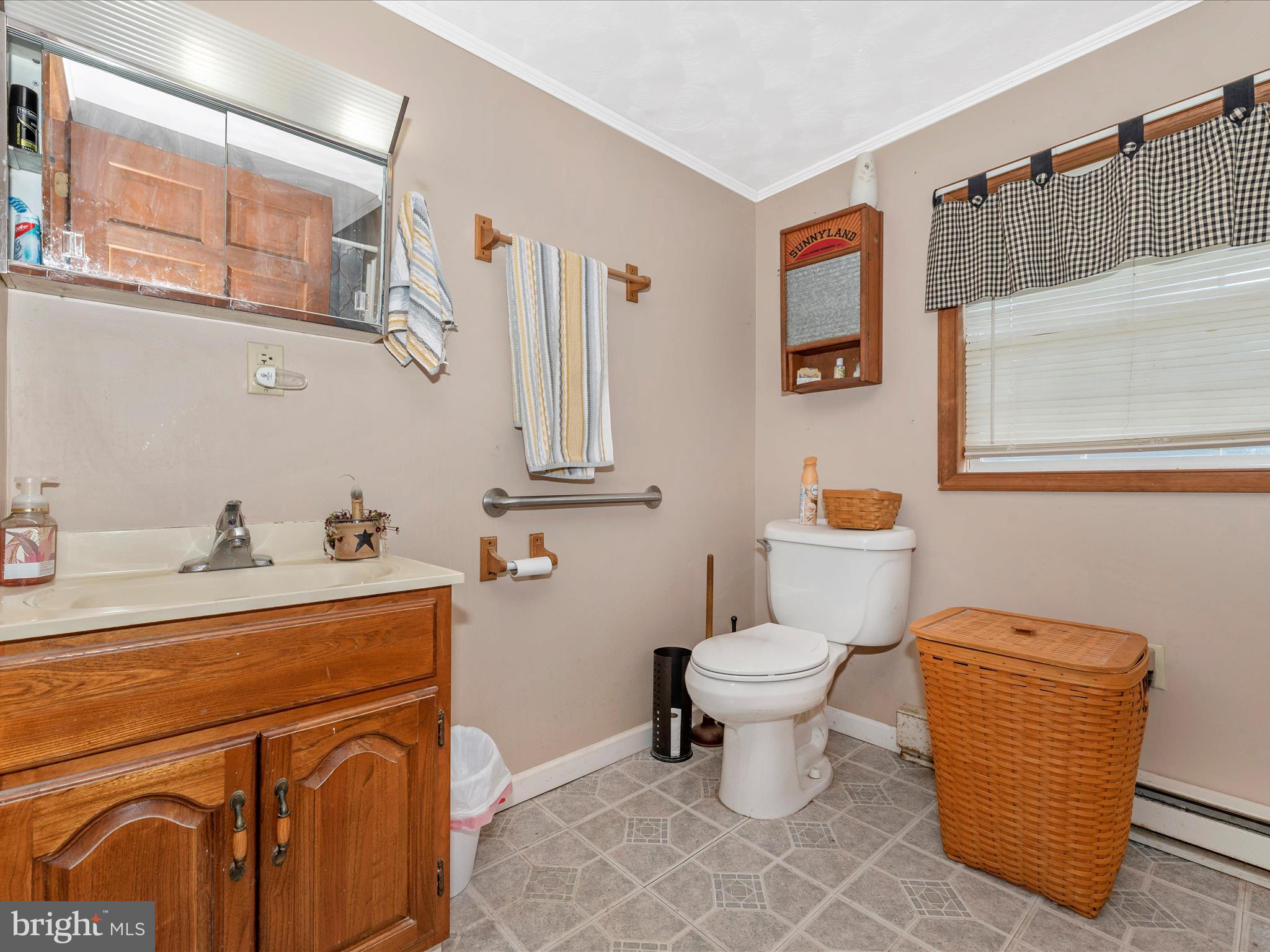 10620 Powell Road Thurmont, MD 21788 - Photo 28 of 50 Hall Bathroom