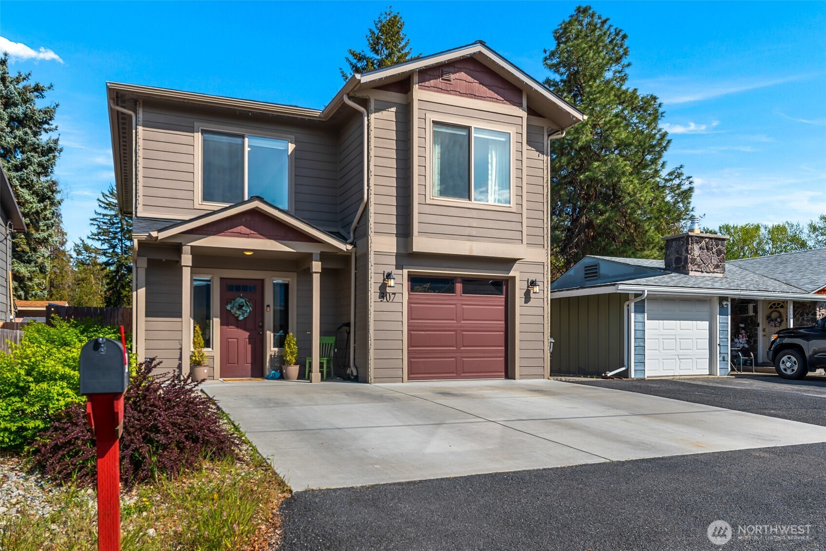 307 Chapel Street Cashmere, WA 98815 - Photo 3 of 31