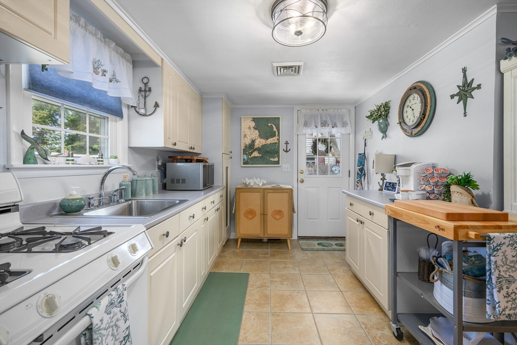 26 Wixon Road Dennis, MA 02639 - Photo 14 of 42 Gallery Image 14