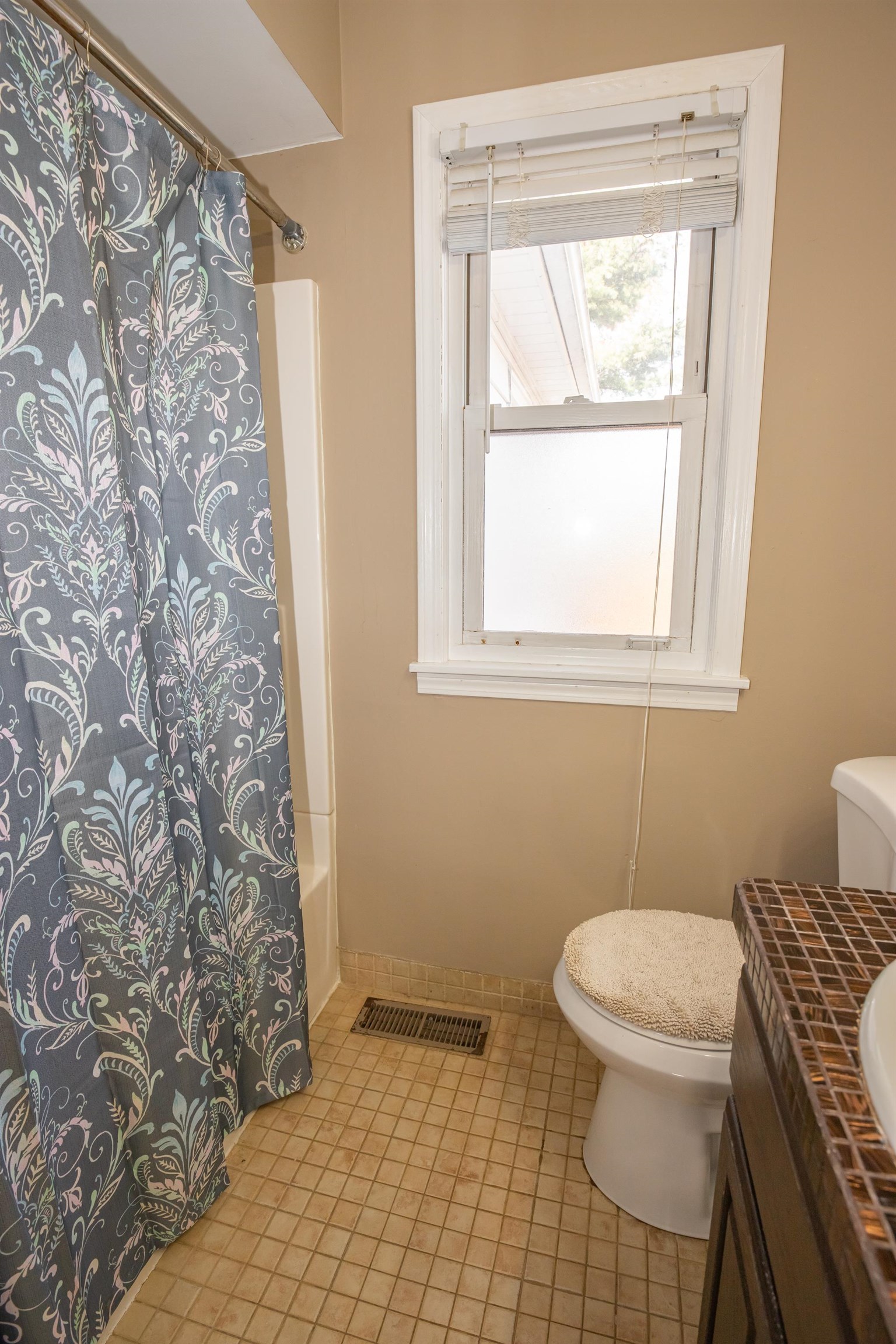 3808 Highcrest Road Rockford, IL 61107 - Photo 25 of 34 a bathroom with a sink and a toilet