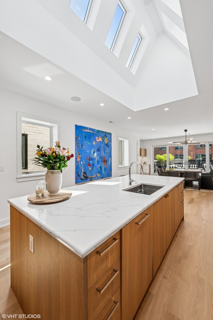 226 South Green Street, Unit 4N Chicago, IL 60607 - Photo 8 of 35