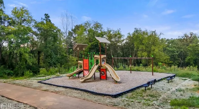 $375,000 | 1736 Bennett Vlg Drive, Maryville, TN 37804