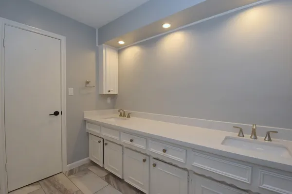 $3,500 | 10802 Meadow Lake Lane, Houston, TX 77042