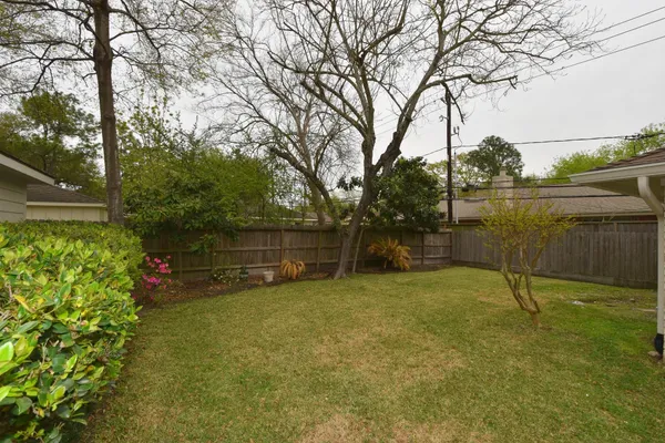 $3,500 | 10802 Meadow Lake Lane, Houston, TX 77042