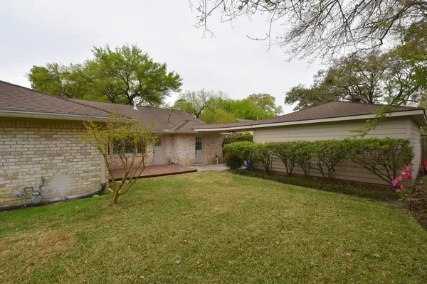 $3,500 | 10802 Meadow Lake Lane, Houston, TX 77042