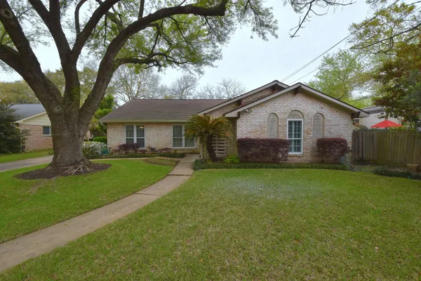 $3,500 | 10802 Meadow Lake Lane, Houston, TX 77042