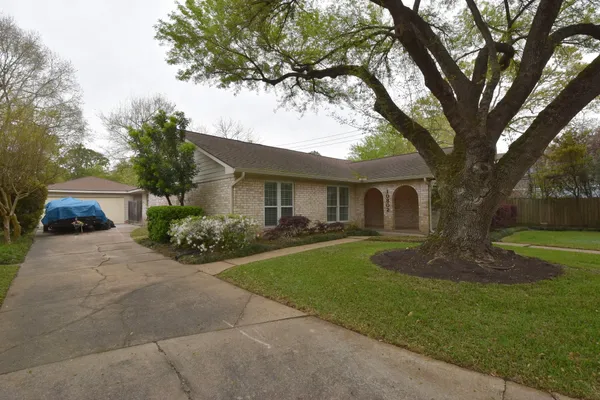 $3,500 | 10802 Meadow Lake Lane, Houston, TX 77042