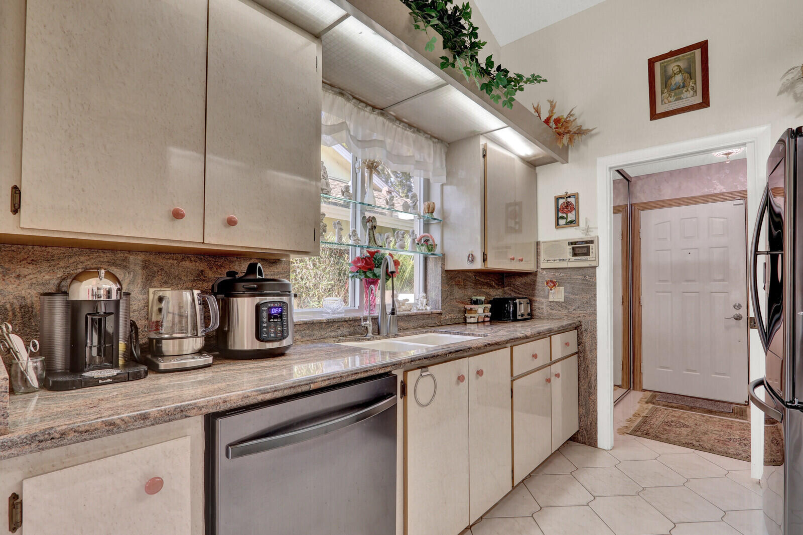 352 River Edge Road Jupiter, FL 33477 - Photo 35 of 50 Kitchen