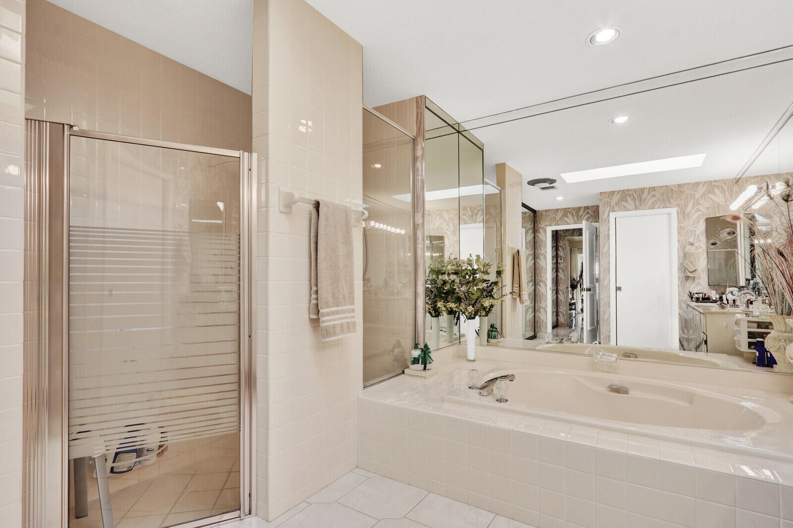 352 River Edge Road Jupiter, FL 33477 - Photo 47 of 50 a bathroom with a tub shower and sink