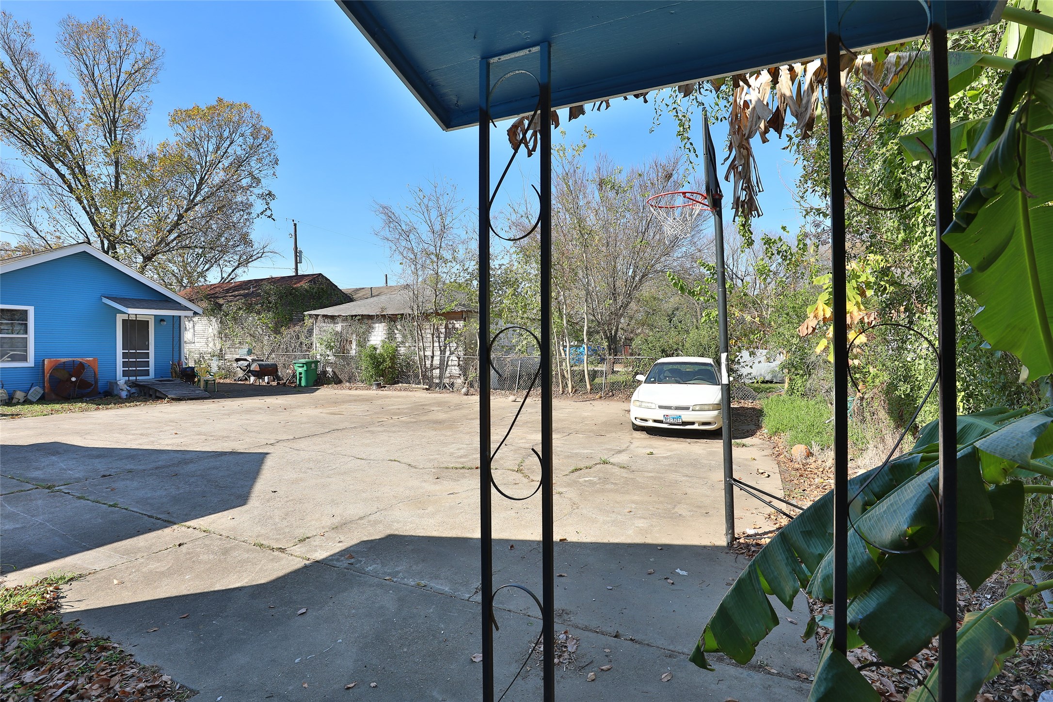 3606 Live Oak Street Houston, TX 77004 - Photo 11 of 15 a view of balcony with couch and wooden fence