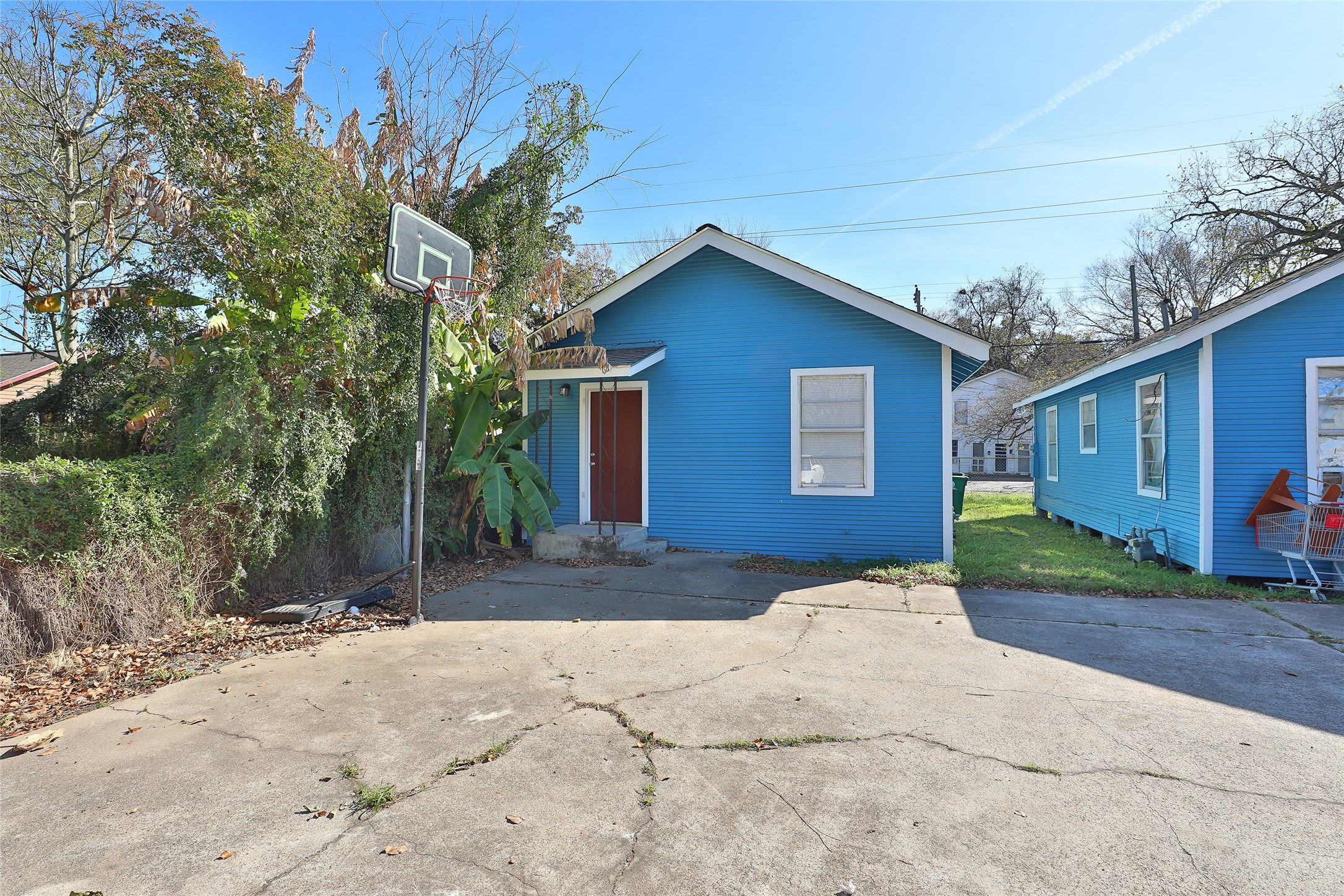 3606 Live Oak Street Houston, TX 77004 - Photo 14 of 15 a view of backyard of house