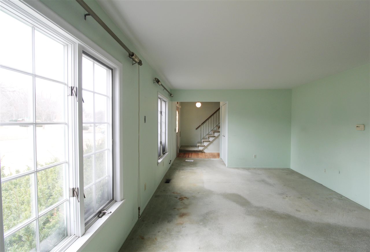 331 Holland Road Flushing, MI 48433 - Photo 4 of 31 50068747-3.JPG