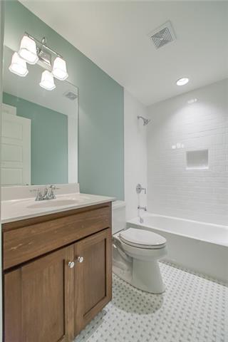 1710 Hanover Road Nashville, TN 37216 - Photo 14 of 20 Hallway Bath