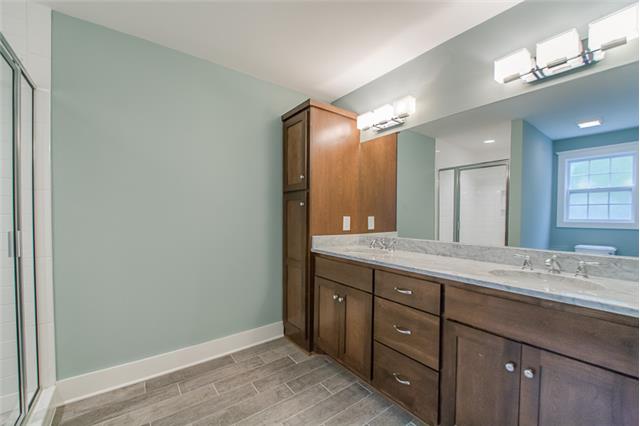 1710 Hanover Road Nashville, TN 37216 - Photo 10 of 20 Master Bathroom
