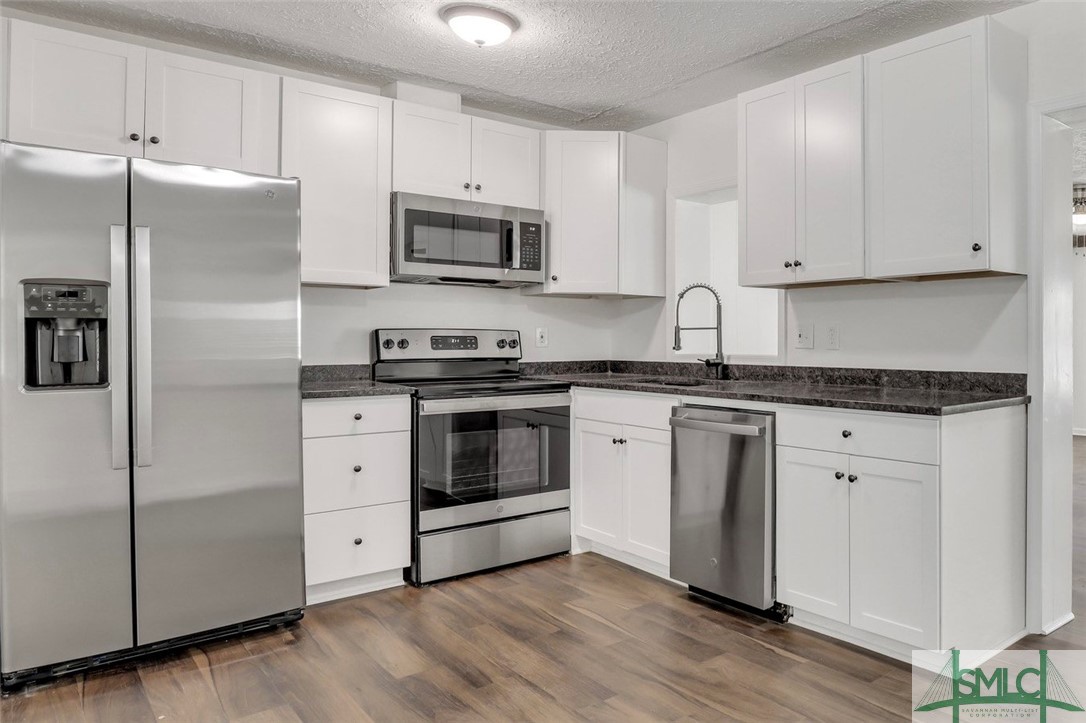 3 St Catherine Road Savannah, GA 31410 - Photo 5 of 30