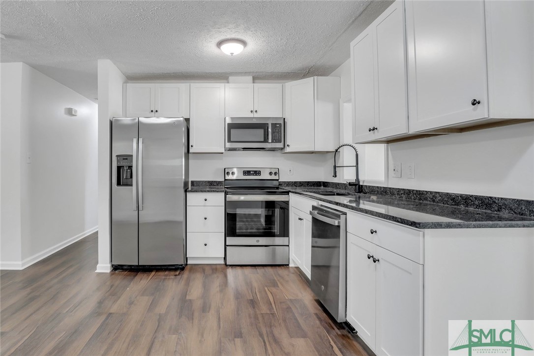 3 St Catherine Road Savannah, GA 31410 - Photo 6 of 30