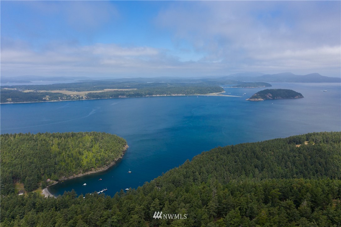 4-dh 4-dh 4-dh Decatur Street Northwest Anacortes, WA 98221 - Photo 17 of 24 a view of a lake from a yard