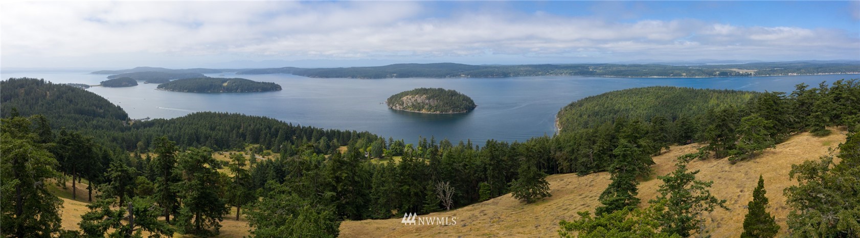 4-dh 4-dh 4-dh Decatur Street Northwest Anacortes, WA 98221 - Photo 18 of 24 a view of a yard and mountain view in back