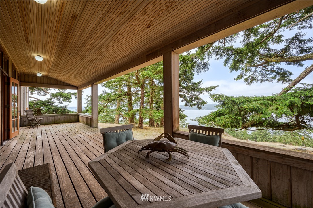 4-dh 4-dh 4-dh Decatur Street Northwest Anacortes, WA 98221 - Photo 3 of 24 a view of a patio with wooden floor
