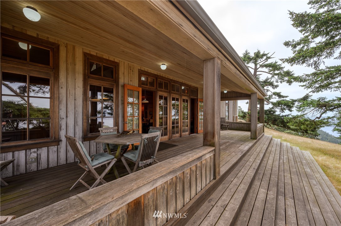 4-dh 4-dh 4-dh Decatur Street Northwest Anacortes, WA 98221 - Photo 4 of 24 a view of a house with sitting area