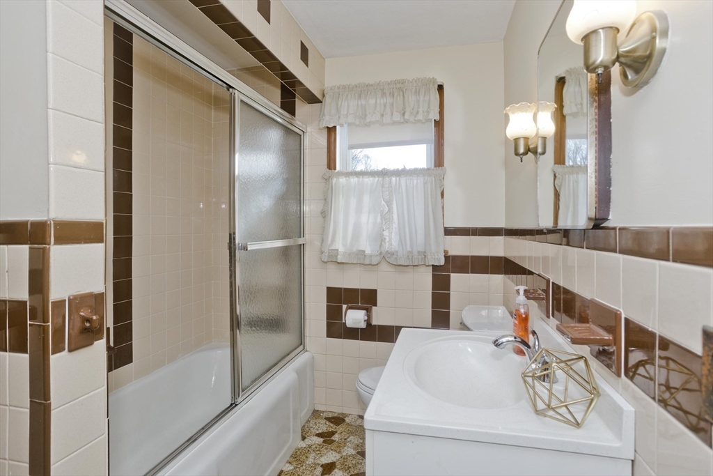 147 Bowles Park Springfield, MA 01104 - Photo 18 of 30