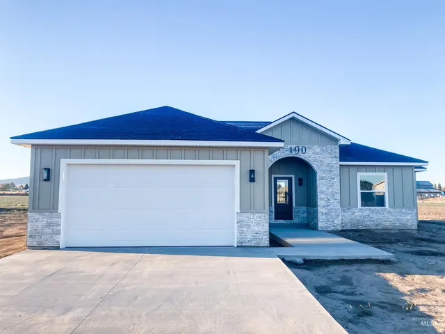 $350,000 | 190 East Pioneer Drive, Oakley, ID 83346