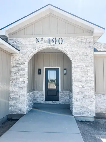 $350,000 | 190 East Pioneer Drive, Oakley, ID 83346