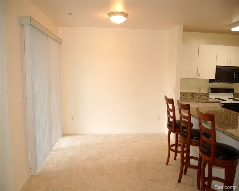 6540 Ridgefield Circle, Unit 101 West Bloomfield, MI 48322 - Photo 11 of 18 Dining.JPG