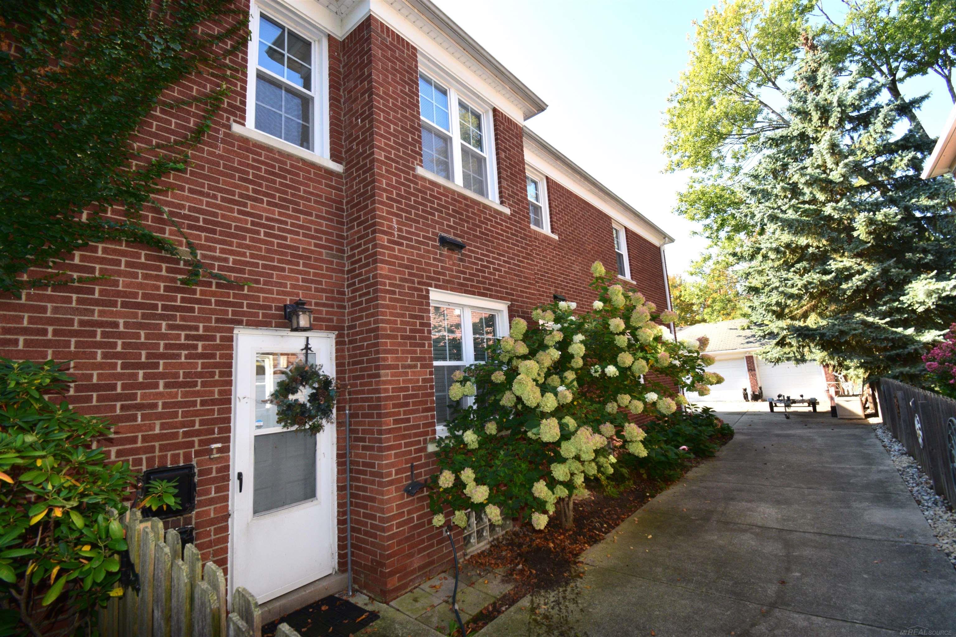 855 Harcourt Road Grosse Pointe, MI 48230 - Photo 64 of 68 50125193-63.JPG