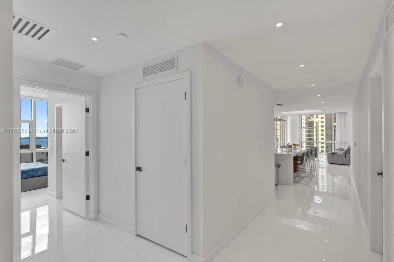 851 Northeast 1st Avenue, Unit 1411 Miami, FL 33132 - Photo 37 of 58