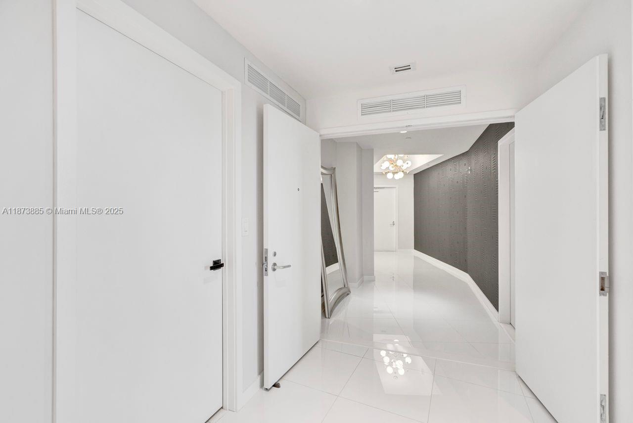 851 Northeast 1st Avenue, Unit 1411 Miami, FL 33132 - Photo 38 of 58