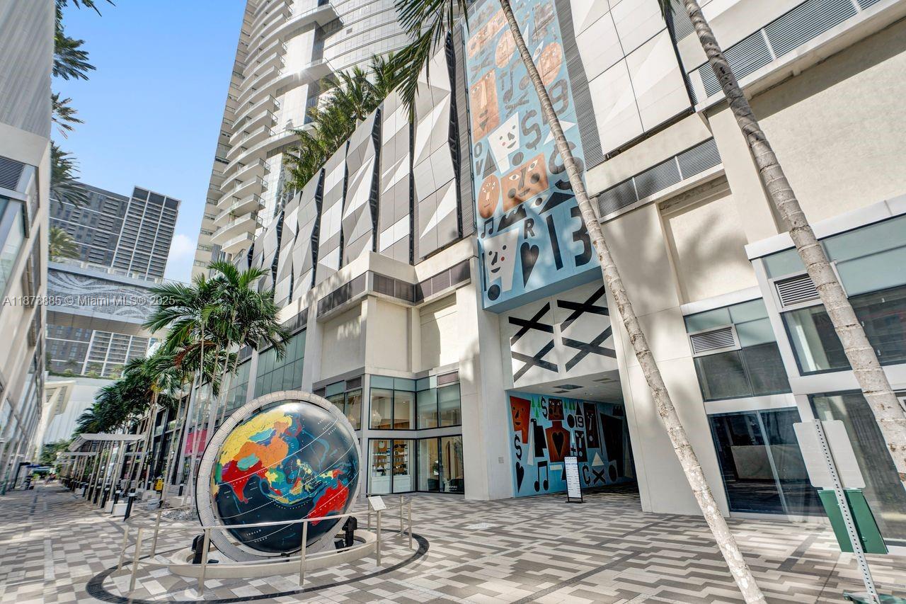 851 Northeast 1st Avenue, Unit 1411 Miami, FL 33132 - Photo 40 of 58 a view of multiple houses with a backyard