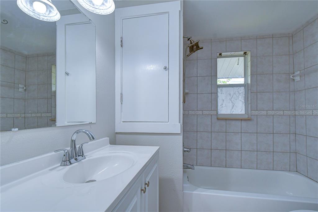 204 7th Street Southwest Ruskin, FL 33570 - Photo 13 of 20