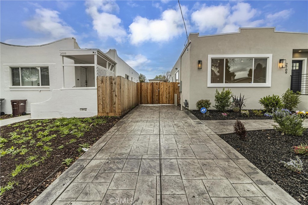 2709 Ritchie Street Oakland, CA 94605 - Photo 4 of 33