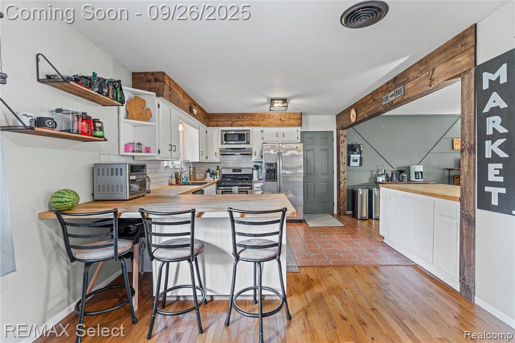1423 Butcher Road Fenton, MI 48430 - Photo 5 of 60