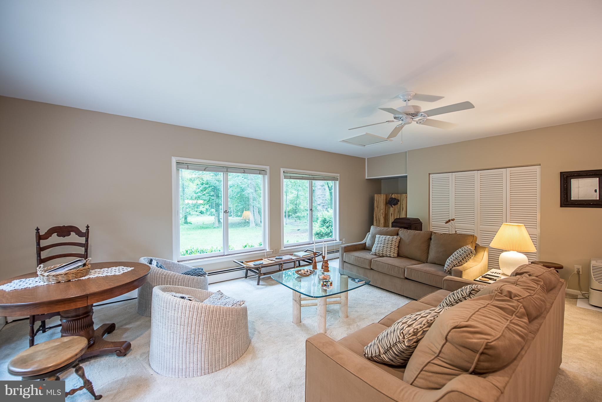 3806 Pleasant Ridge Road Annandale, VA 22003 - Photo 6 of 27 Living Room - See Virtual Tour