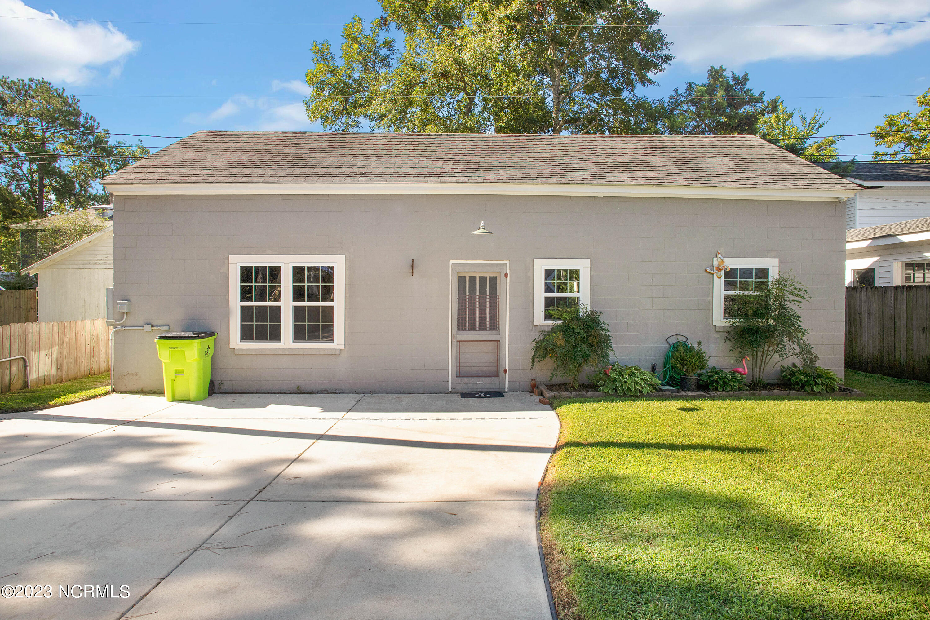 1507 Rhem Avenue New Bern, NC 28560 - Photo 23 of 33 Rear - Detached Workshop