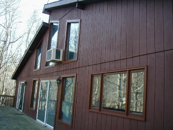 987 Canterbury Road Bushkill, PA 18324 - Photo 2 of 6 a front view of a house with a porch