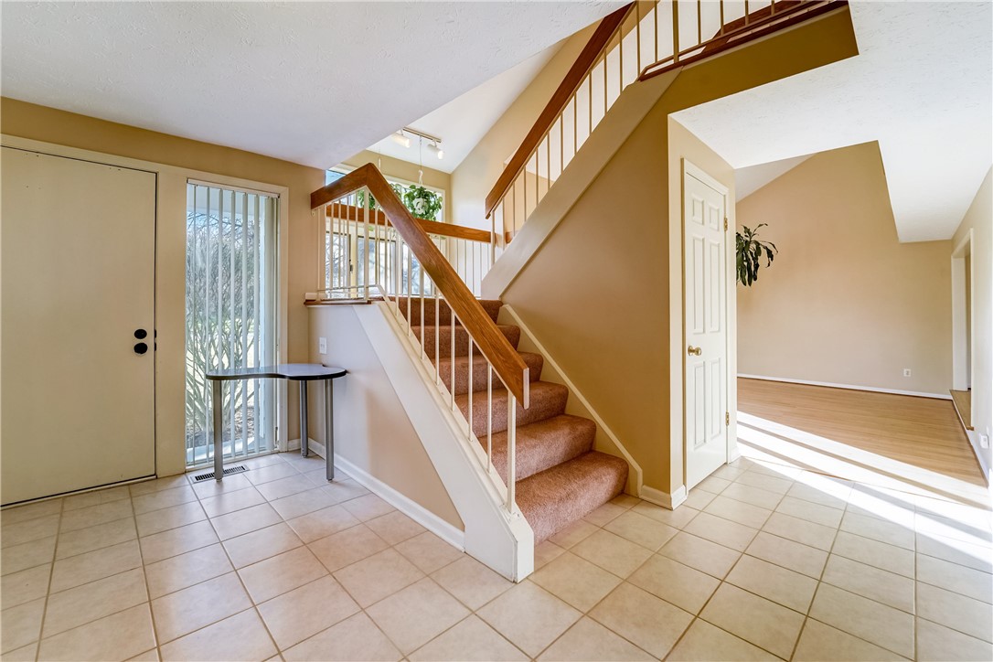 35 Copper Woods Pittsford, NY 14534 - Photo 4 of 48