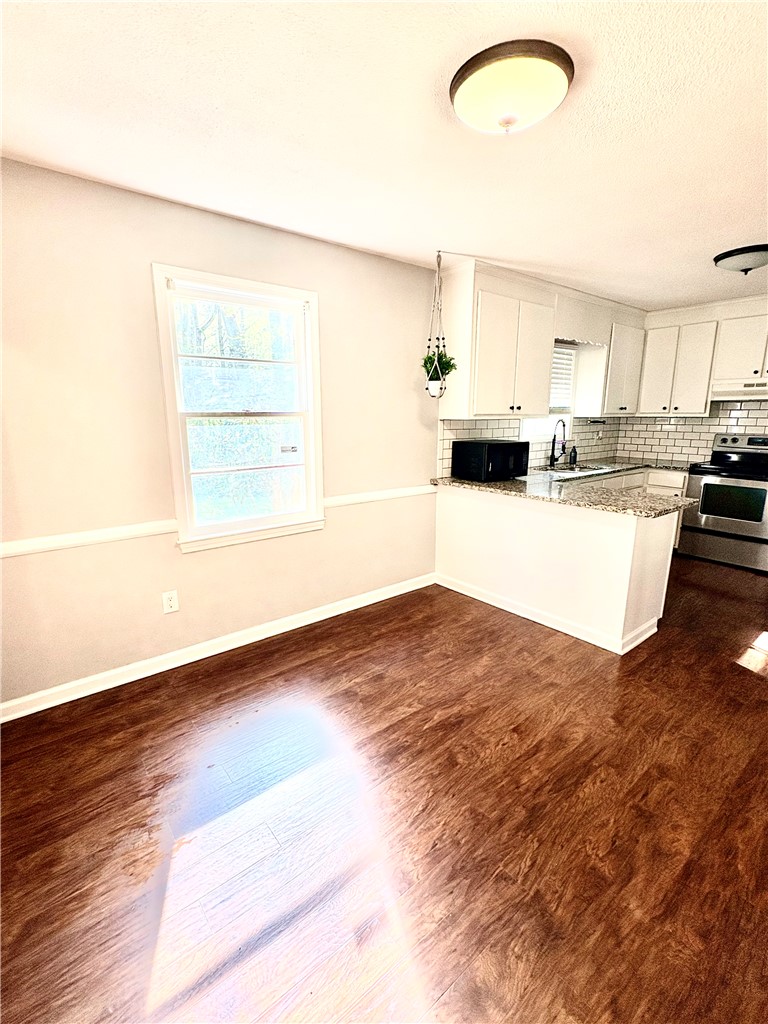 516 Carole Avenue Anderson, SC 29625 - Photo 11 of 34 Bright and open, this kitchen and dining area offers functional living space.