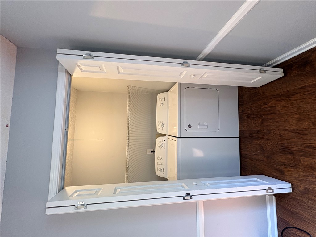516 Carole Avenue Anderson, SC 29625 - Photo 12 of 34 This dedicated laundry space combines efficiency with seamless integration for everyday convenience.