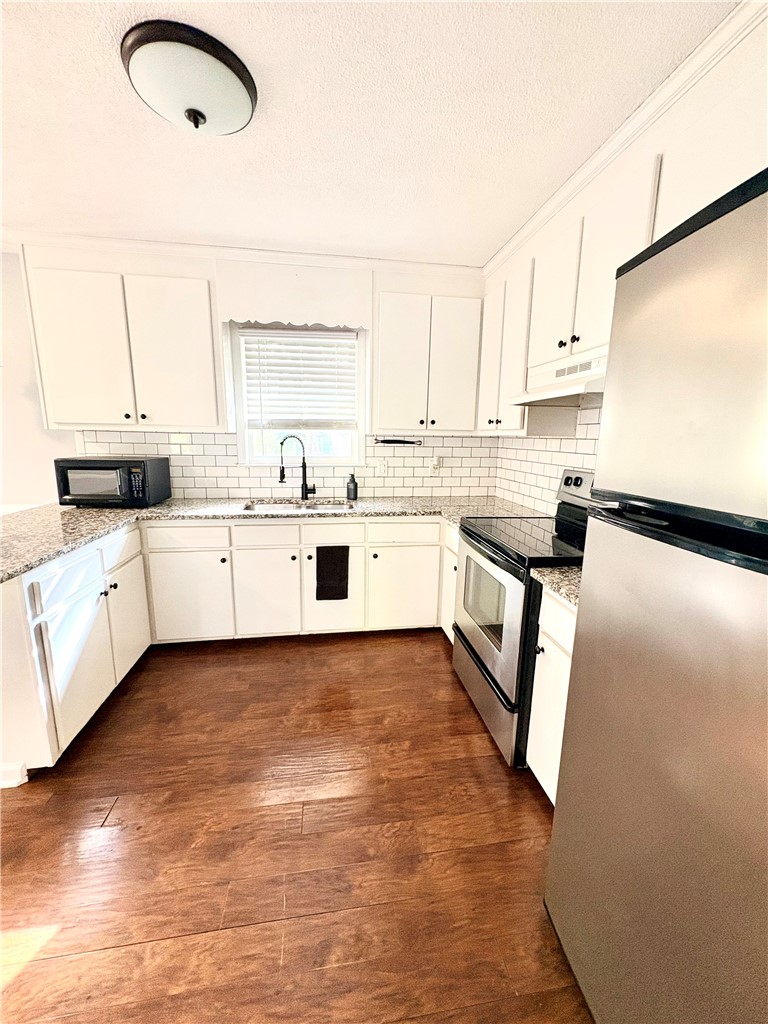 516 Carole Avenue Anderson, SC 29625 - Photo 8 of 34 This bright kitchen features ample counter space and modern appliances, creating a functional cooking area.