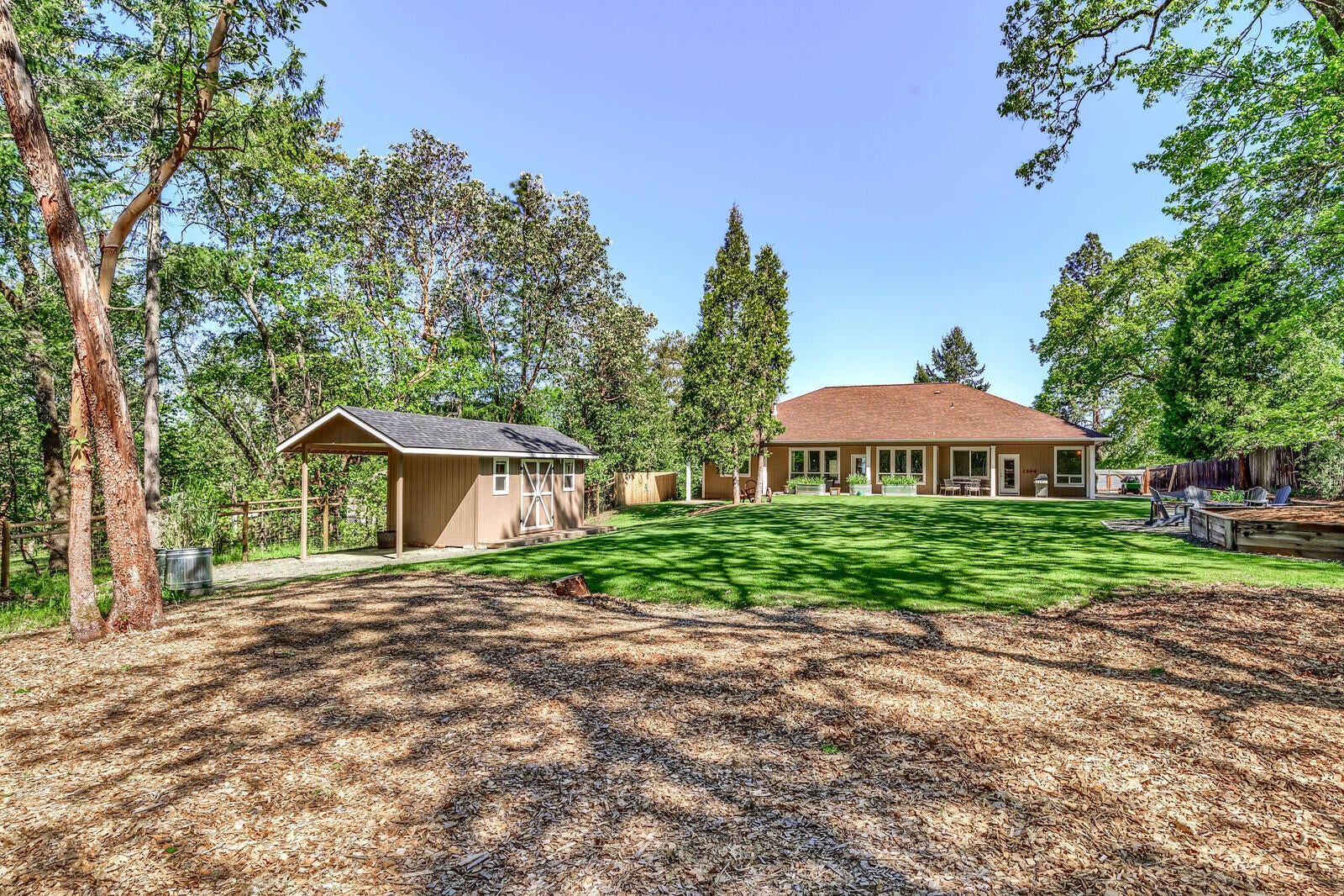 315 Summit Loop Grants Pass, OR 97527 - Photo 39 of 48 Backyard!