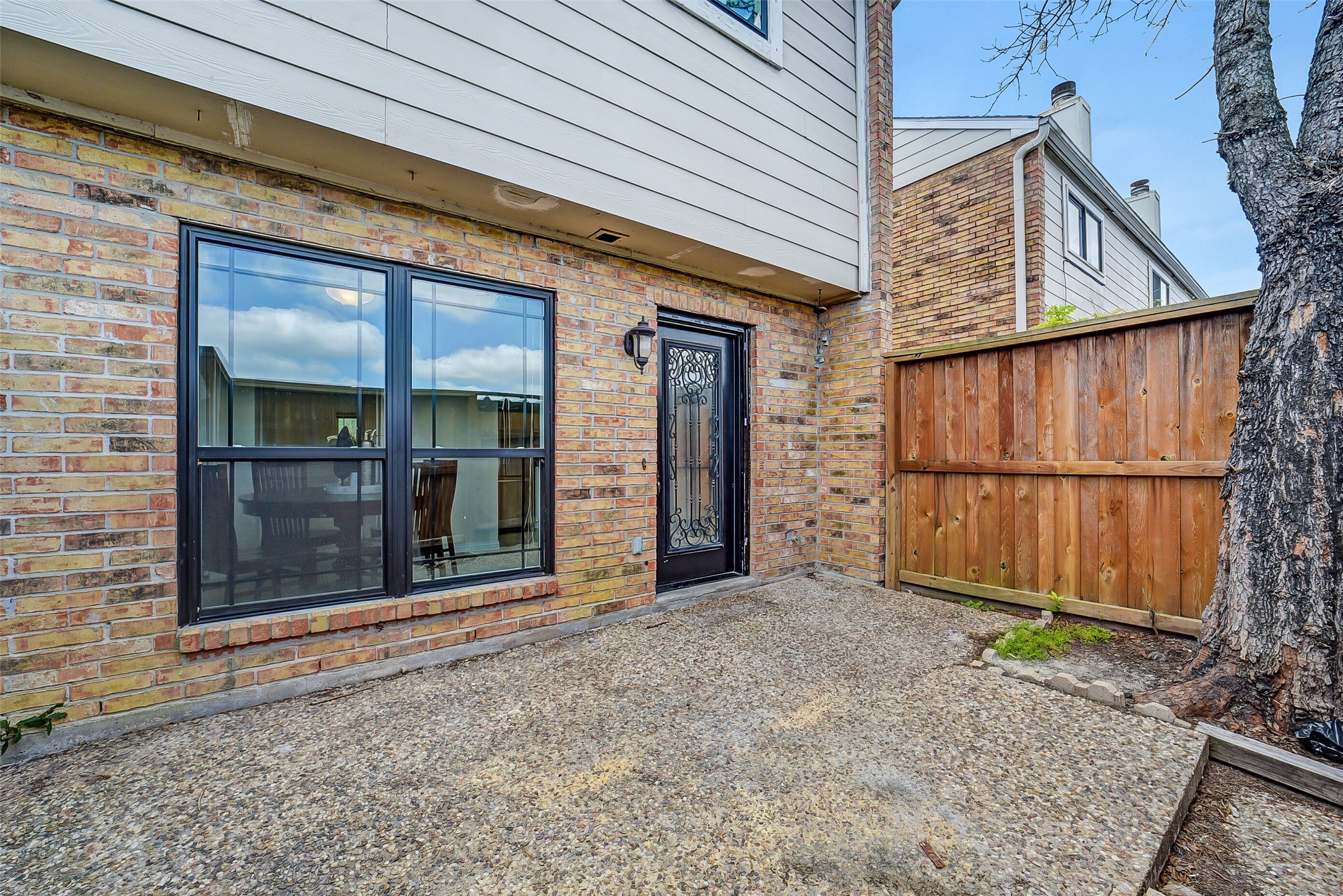 6531 Wanda Lane Houston, TX 77074 - Photo 22 of 29 a view of a house with wooden fence