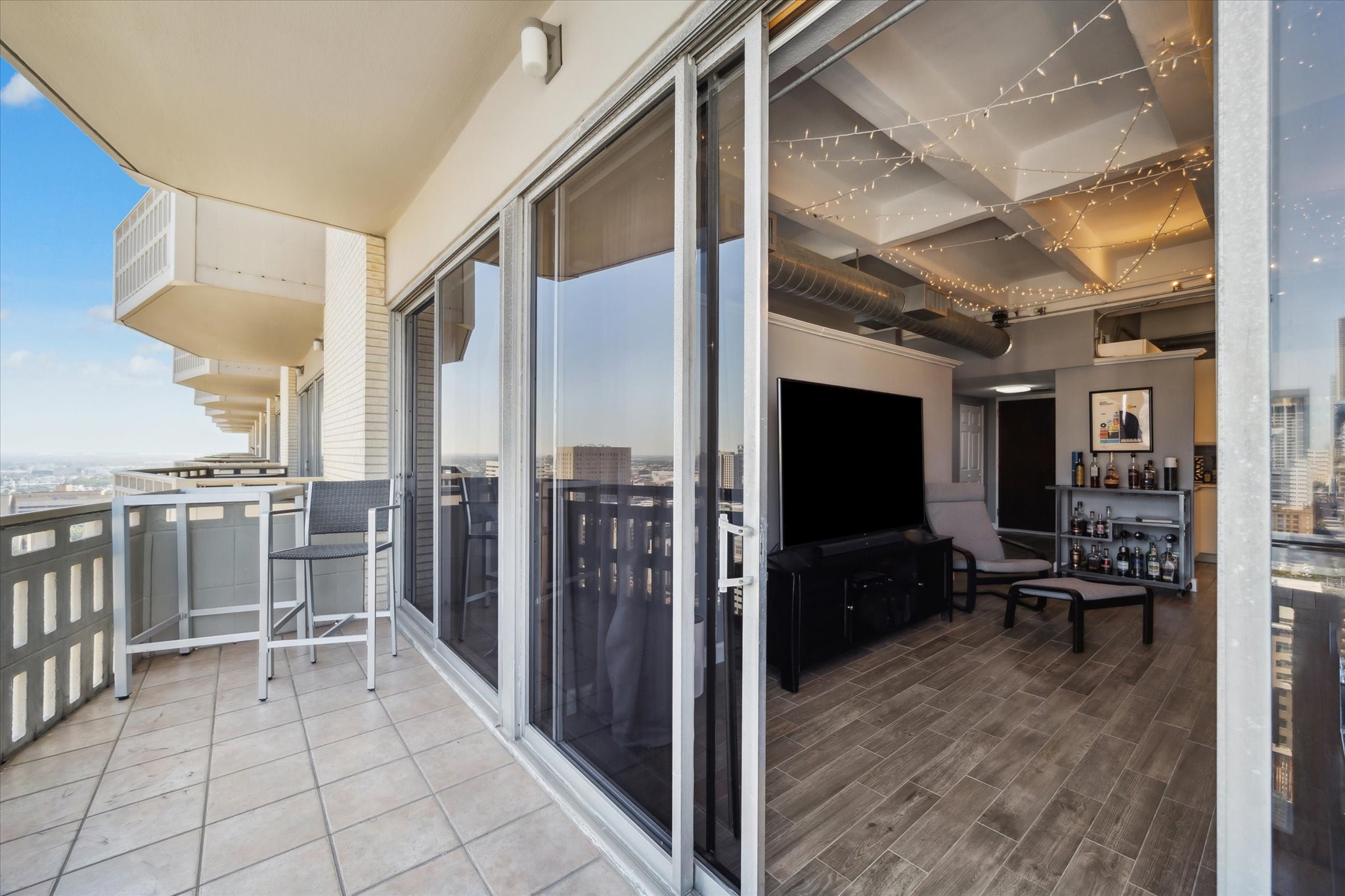 2016 Main Street, Unit 2417 Houston, TX 77002 - Photo 13 of 40 a view of a balcony having patio