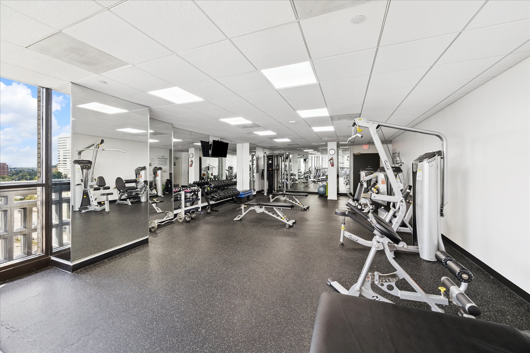 2016 Main Street, Unit 2417 Houston, TX 77002 - Photo 22 of 40 a view of a room with gym equipment