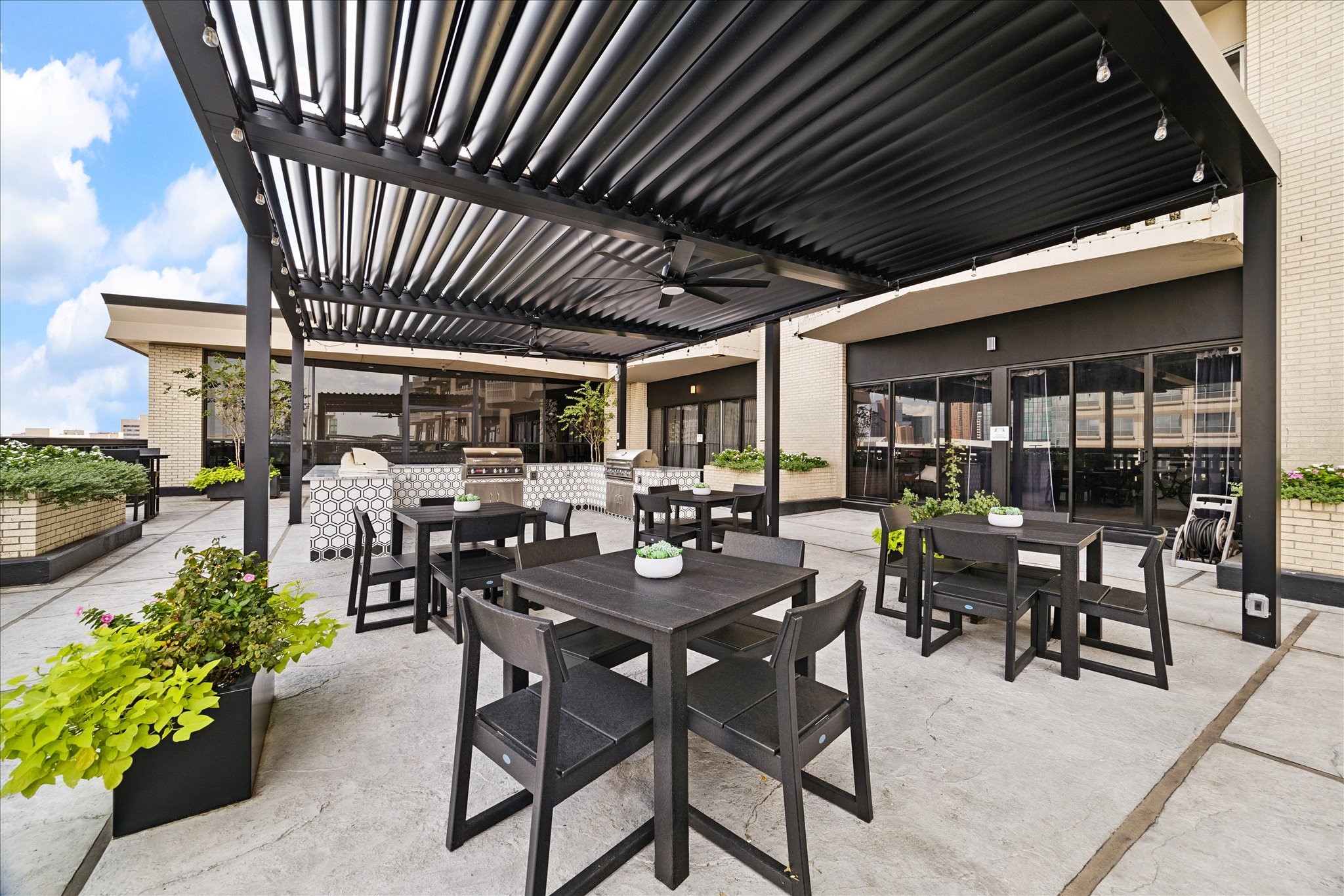 2016 Main Street, Unit 2417 Houston, TX 77002 - Photo 30 of 40 a view of a dinning table and chairs in patio